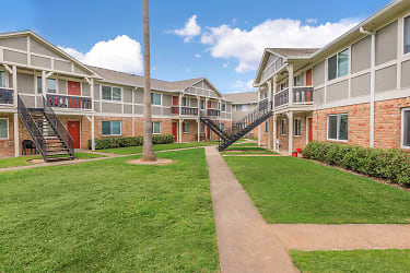 Castlewood Apartments - Clute, TX