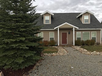 441 Country Club Ln - Pinedale, WY
