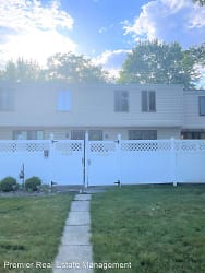 1414 Maplecrest Dr - Youngstown, OH
