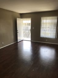 LAST 1 Bedroom/ 1 Bathroom Apartment Available! - Santa Ana, CA