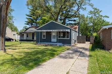 23376 Tawas Ave - Hazel Park, MI