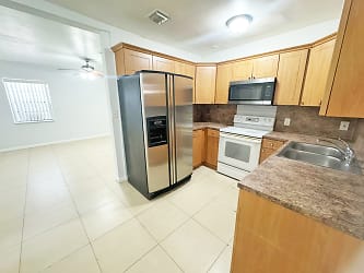1300 NW 11th Ct - Fort Lauderdale, FL