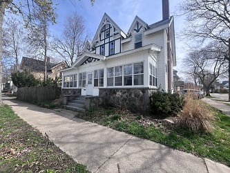 234 National Ave NW - Grand Rapids, MI