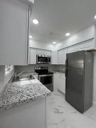 2308 NW 3rd Ave - Wilton Manors, FL