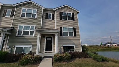 2333 Upland Rd Apartments - Pingree Grove, IL