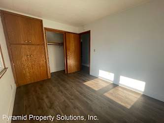 401 W Center St - Gilman, IA