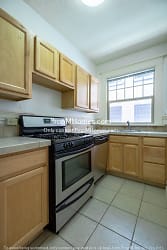 2109 NW Irving St unit 203 - Portland, OR