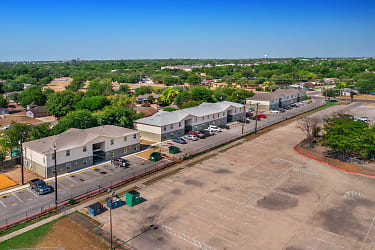 Swaying Oaks Apartments - San Antonio, TX