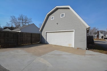308 15th Ave SW - Rochester, MN