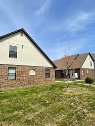 Beartown Townhomes Student Housing Apartments - Springfield, MO