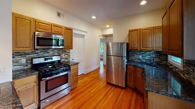 252 Goffe Terrace - New Haven, CT