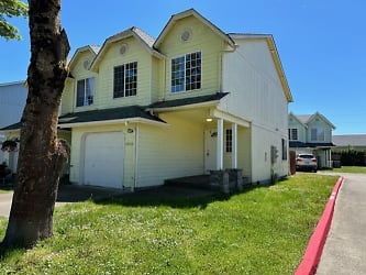 2590 16th Ave SE - Albany, OR