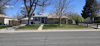 4830 S Pearl St - Englewood, CO