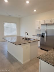 414 Canary Song Dr - Henderson, NV