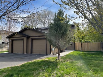 2486 SW Timber View Ct - Redmond, OR