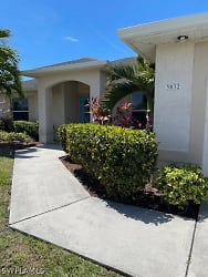 3032 SW 23rd Ave - Cape Coral, FL