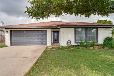 2011 Barnett Dr - Cedar Park, TX