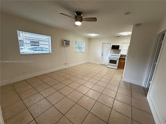 307 SW 10th Ave #2 - Fort Lauderdale, FL