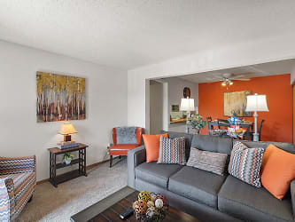 The Retreat At Woodridge Apartments - Lenexa, KS