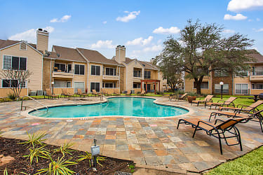 Oaks Of Arlington Apartments - Arlington, TX