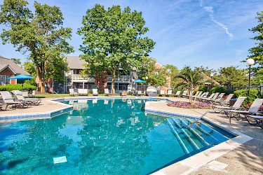 Lakeshore Apartments - Indianapolis, IN