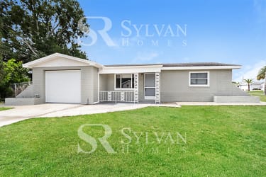 4705 Flora Ave - Holiday, FL