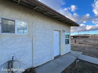 121 E Cottage St - Barstow, CA