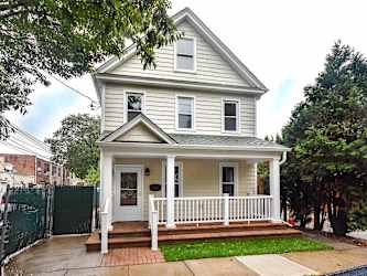 4 South 8th Street - New Hyde Park, NY