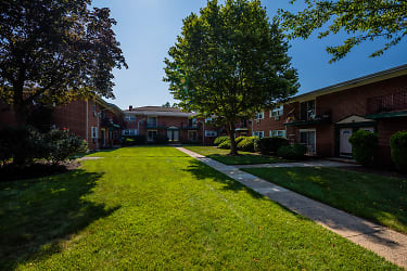 Meadow View Apartments - Highland Park, NJ