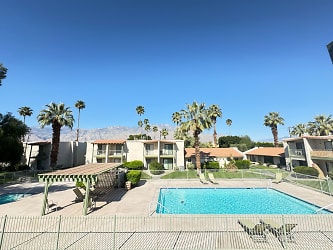 81 Lakeview Circle - Cathedral City, CA