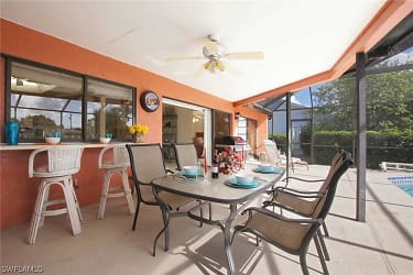 1422 SE 12th Terrace - Cape Coral, FL