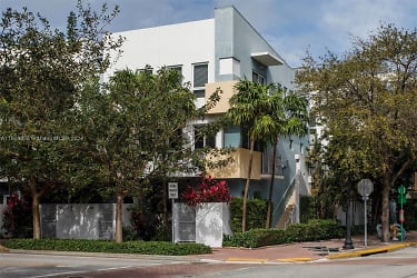 214 Washington Ave #8 - Miami Beach, FL