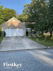 5713 Old Carriage Dr - College Park, GA