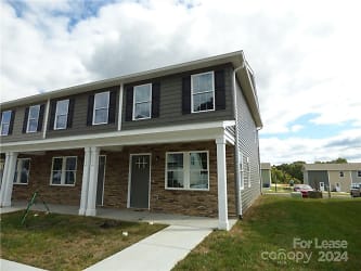 3955 Newhall Dr NW - Hickory, NC