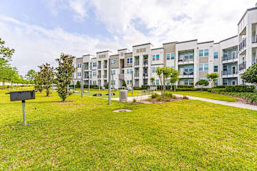 Linden On The GreeneWay Apartments - Orlando, FL