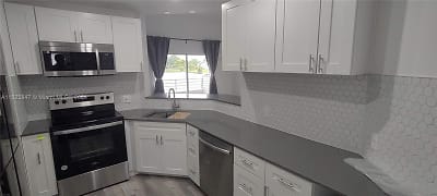 3425 NW 44th St #205 - Lauderdale Lakes, FL