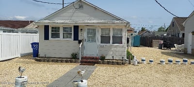 212 Dellmuth Ave - Seaside Heights, NJ