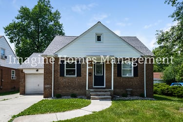 562 Columbia Rd - Bay Village, OH