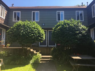 300 Apartments - Portland, OR