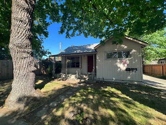 1072 Rogue River Hwy unit 4th - Grants Pass, OR
