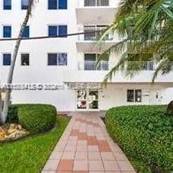 1665 Bay Rd #218 - Miami Beach, FL
