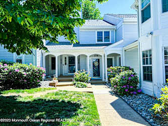 274 Tulip Ln - Freehold, NJ