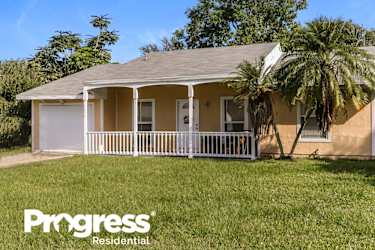 1473 SE Vesthaven Circle - Port Saint Lucie, FL