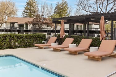 Mira Vista Hills Apartments - Antioch, CA