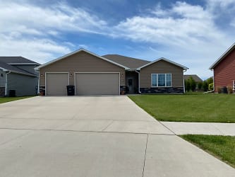 3047 43rd Ave S - Grand Forks, ND