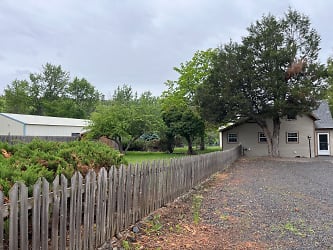 804 French St - Cove, OR