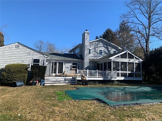 36 Walker Ave - East Quogue, NY