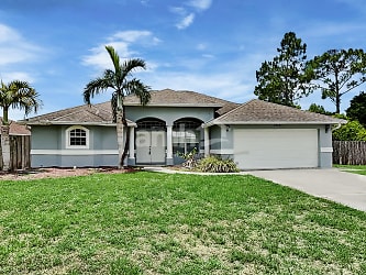 5940 Nw Foust Circle - Port St Lucie, FL