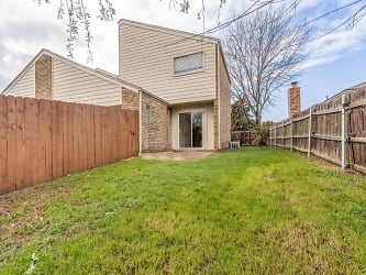 3102 Townbluff Dr - Plano, TX