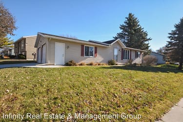 2110 26th Ave NW - Rochester, MN